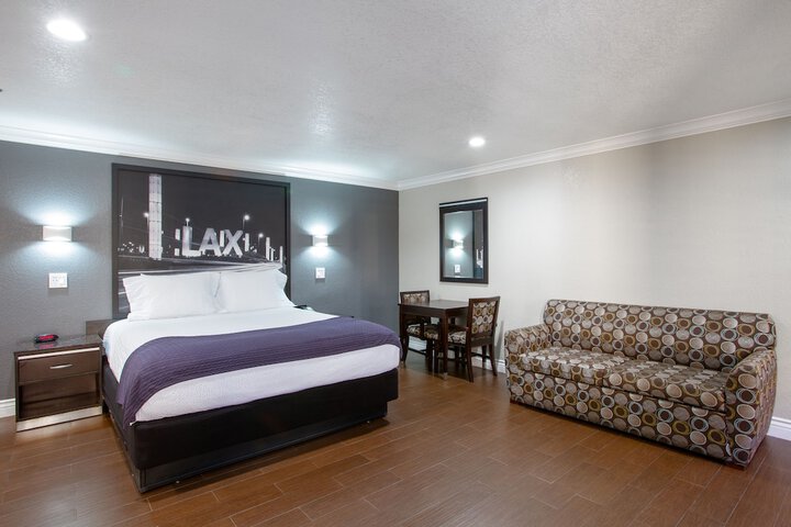 1 King Bed Accessible (12 of 24)