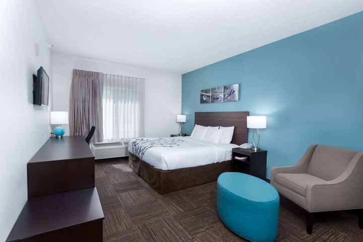 1 King Bed (10 of 28)