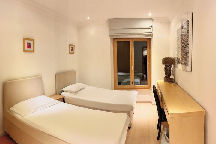 Room 4 of 31