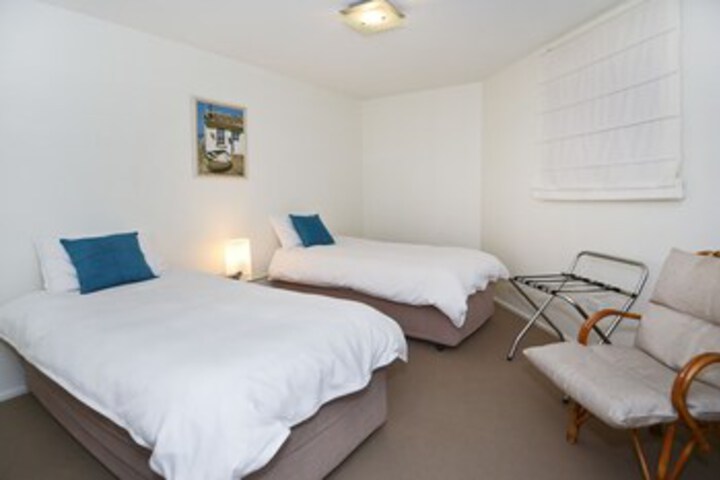 Room 8 of 18