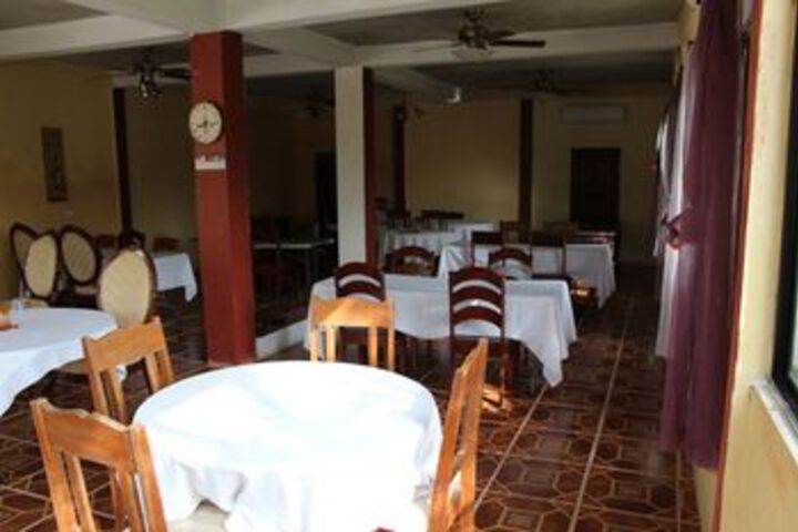 Dining 46 of 47