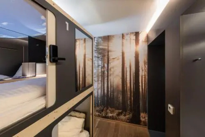 Room 4 of 25