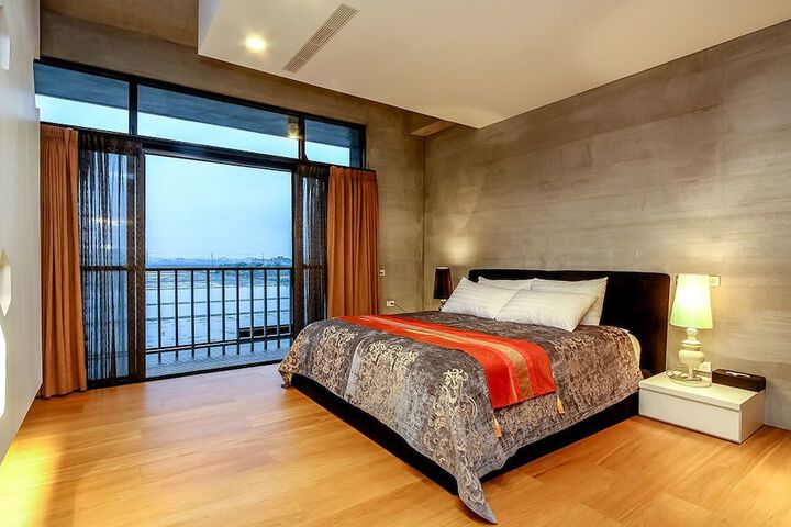Room 9 of 43
