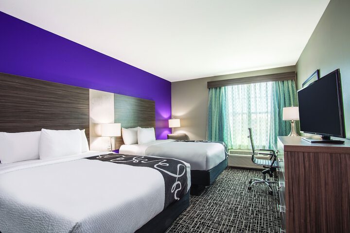 2 Queen Beds (6 of 6)