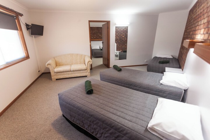 Room 2 of 39