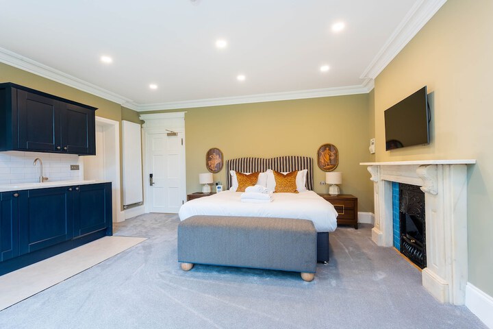 Room 32 of 190