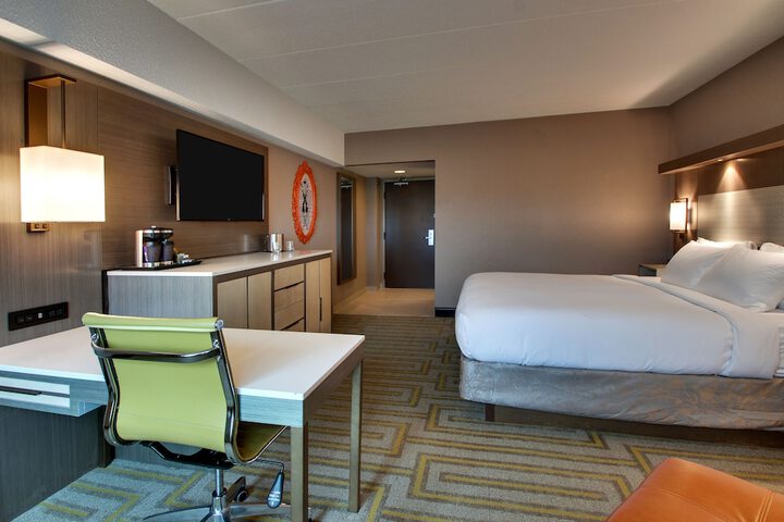 Queen Bed Accessible (10 of 10)