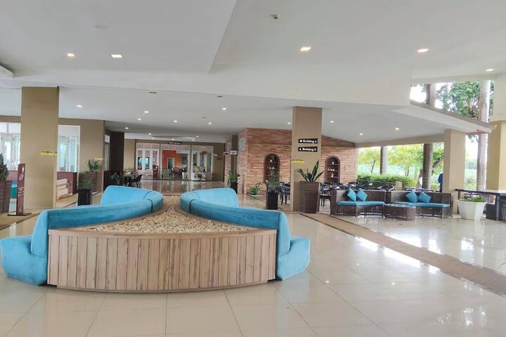 Entrance & Lobby