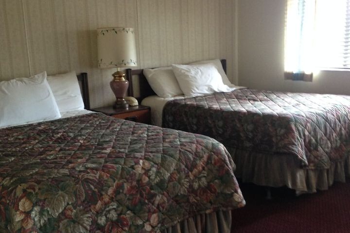 1 King Bed (4 of 12)