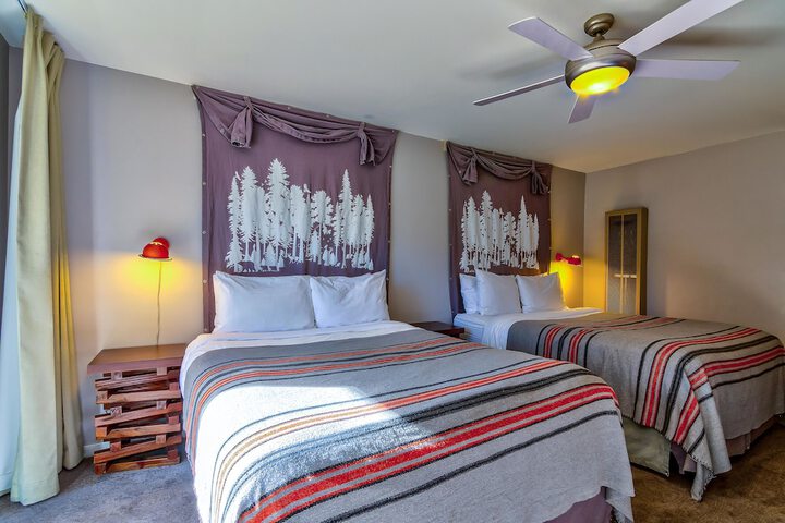 2 Queen Beds (13 of 13)
