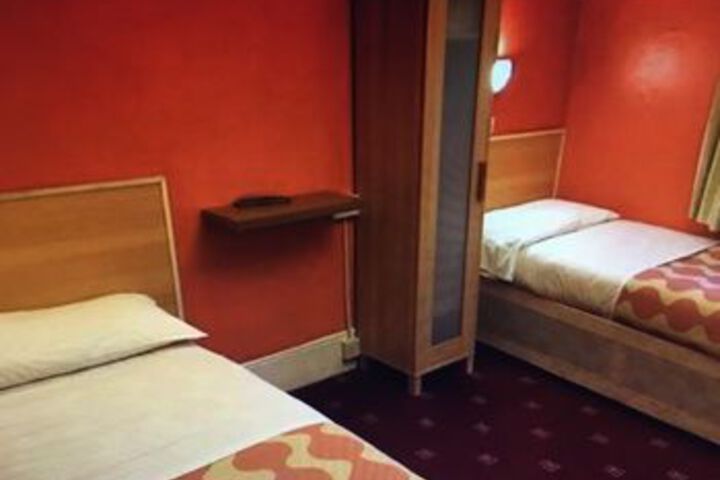 Room 10 of 42