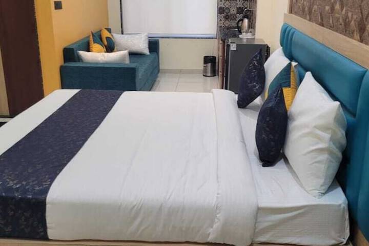 Room 2 of 9
