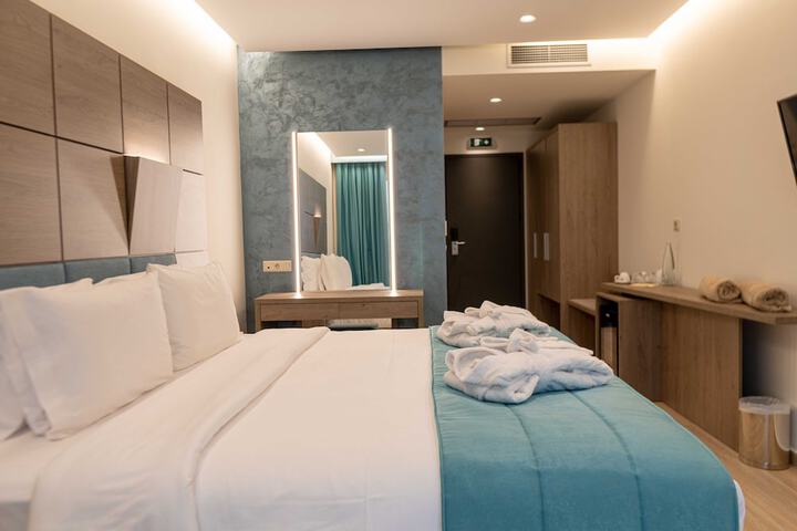 Room 16 of 38