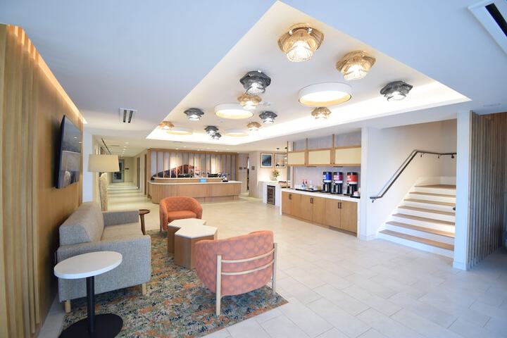Entrance & Lobby