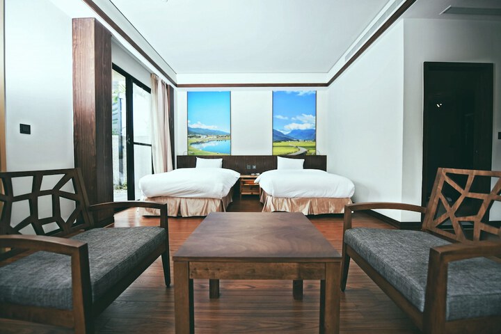 Room 18 of 153