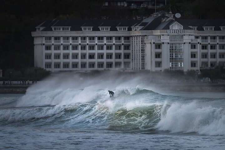 Surfing/boogie boarding
