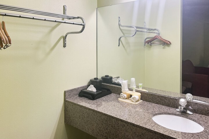 Room 16 of 19