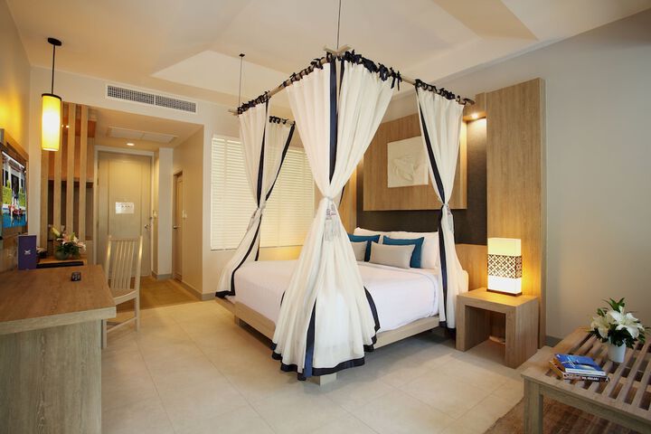 Room 43 of 166