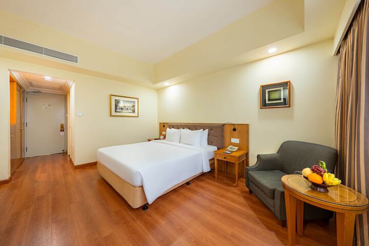 Room 26 of 83