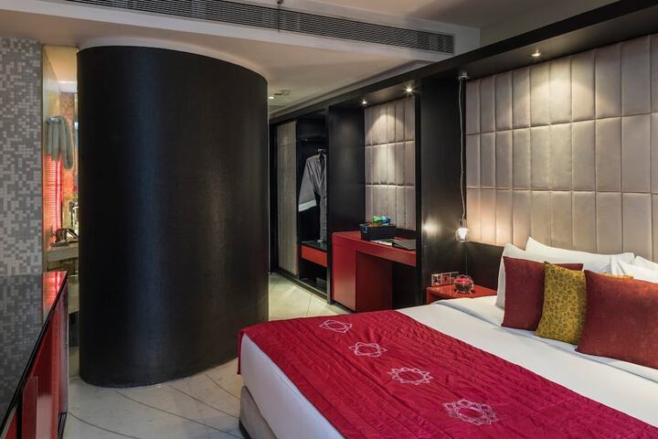 Room 8 of 28
