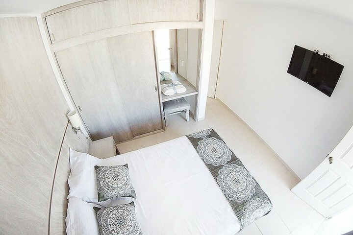Room 7 of 25