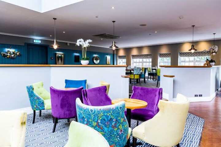 Lounge 94 of 123