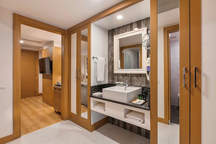 Room 28 of 280