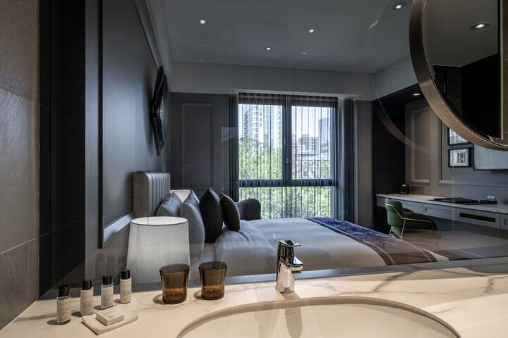 Room 32 of 89