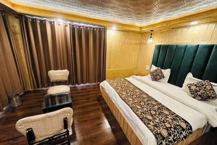 Room 8 of 13