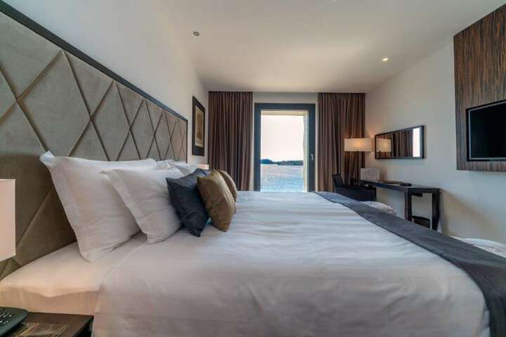 Room 10 of 50