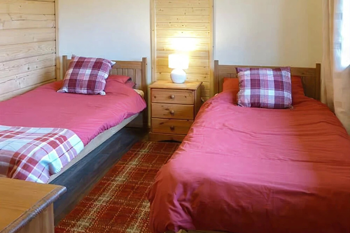 Room 4 of 16