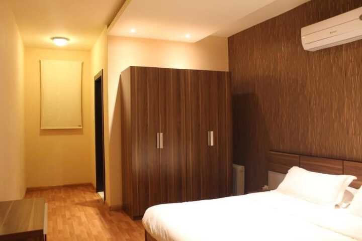 Room 4 of 25