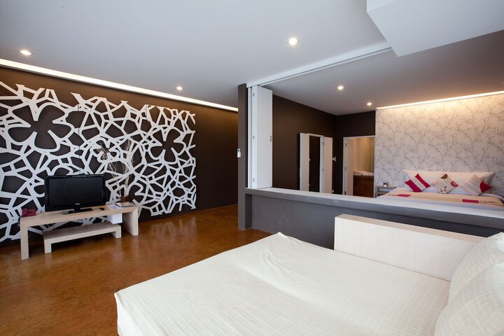 Room 30 of 47