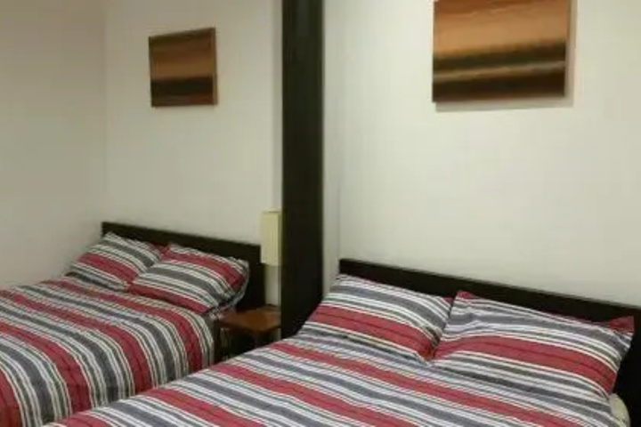 Room 2 of 10