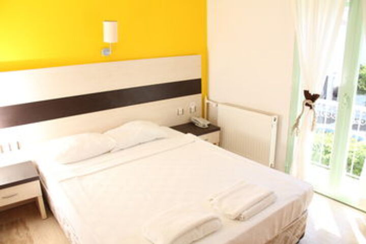 Room 10 of 27