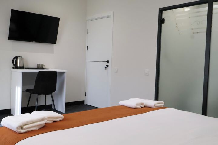 Room 5 of 20