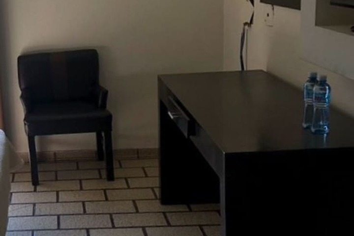 Room 12 of 21