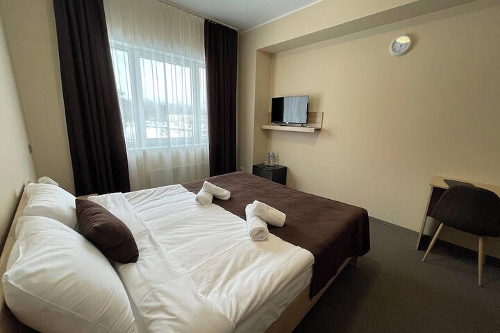 Room 5 of 32