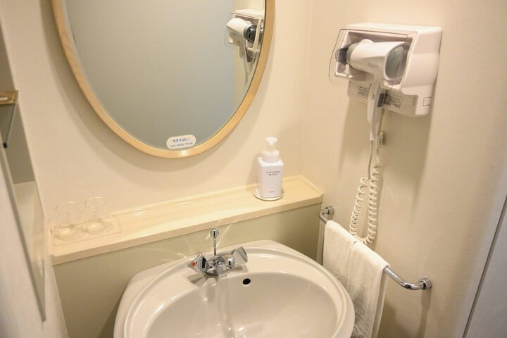 Room 27 of 173