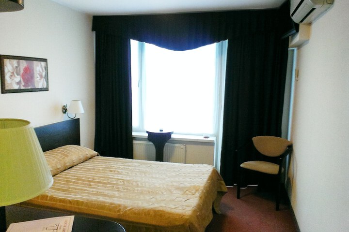Room 7 of 64