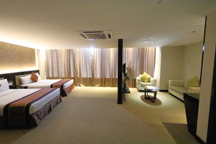 Room 27 of 66
