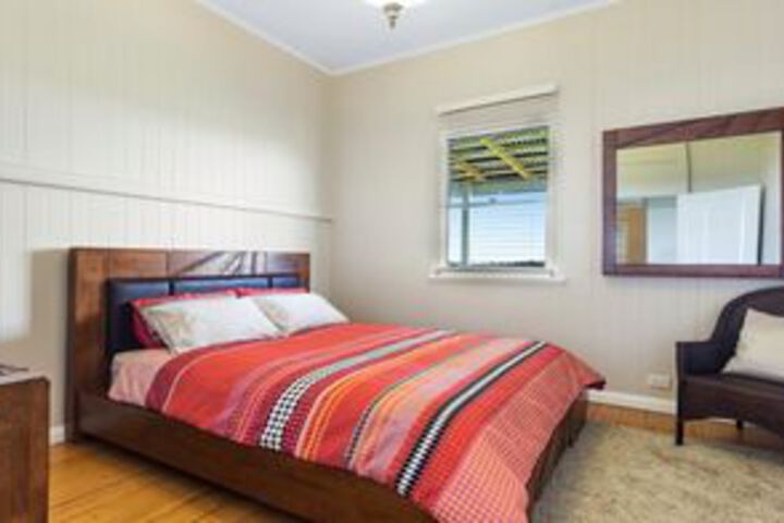 Room 6 of 14