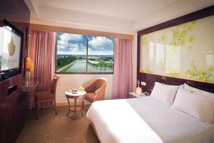 Room 7 of 49