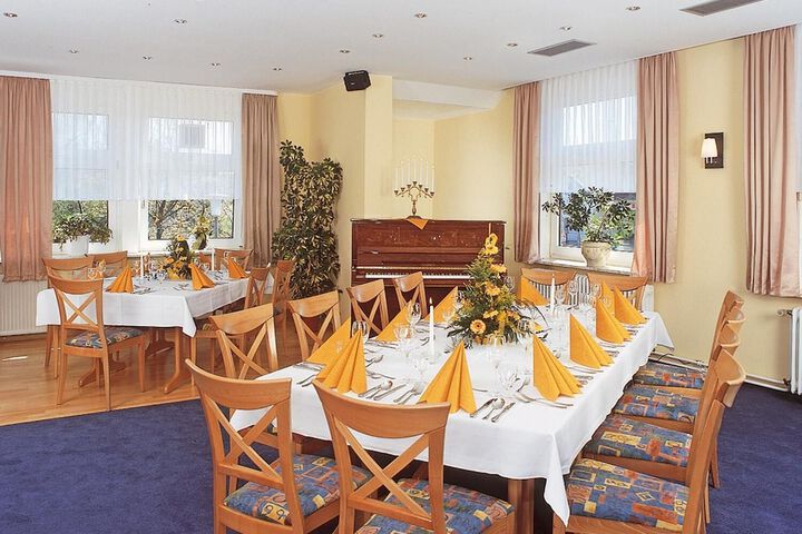 Dining 19 of 28