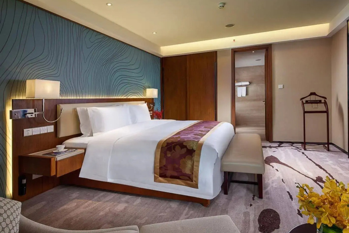 Room 2 of 10