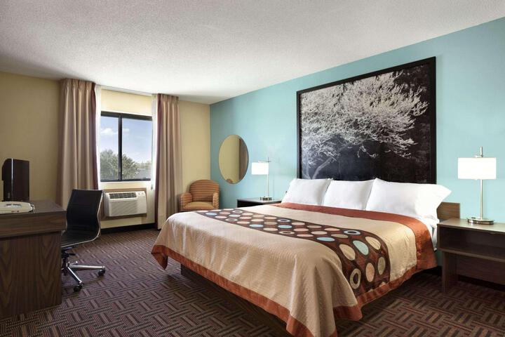 1 Queen Bed Accessible Room (4 of 12)