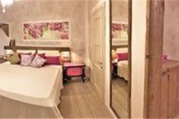 Room 17 of 27