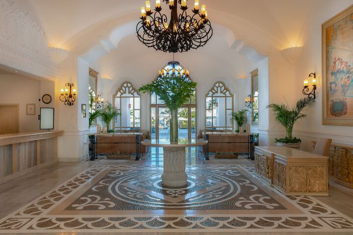 Entrance & Lobby