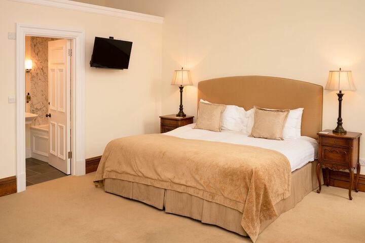 Room 153 of 373
