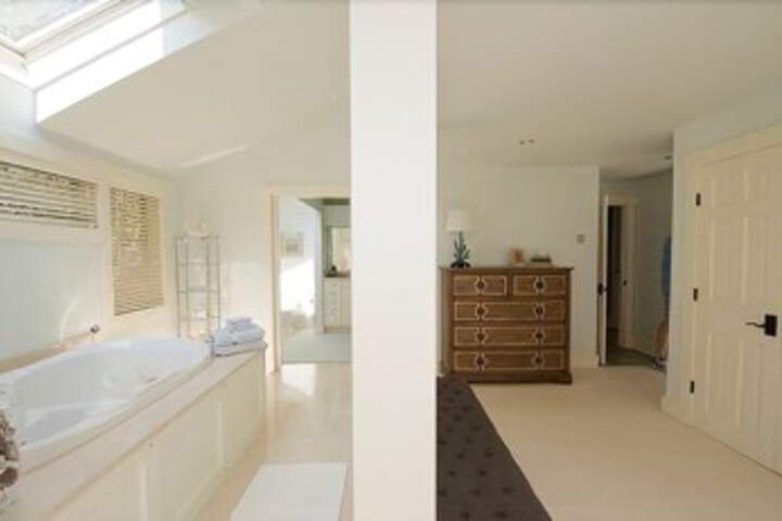 Room 6 of 22